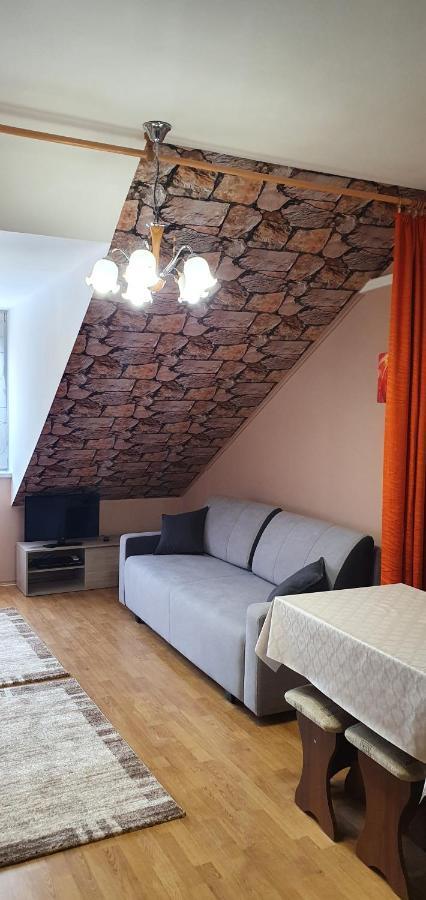 Venusz Apartman Cserkeszőlő Bagian luar foto