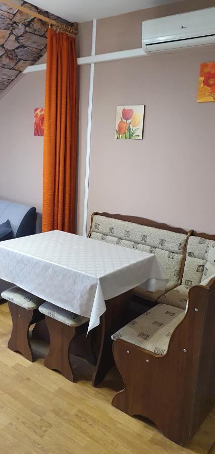 Venusz Apartman Cserkeszőlő Bagian luar foto