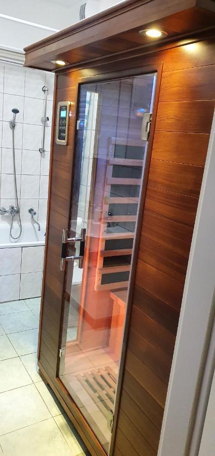 Venusz Apartman Cserkeszőlő Bagian luar foto