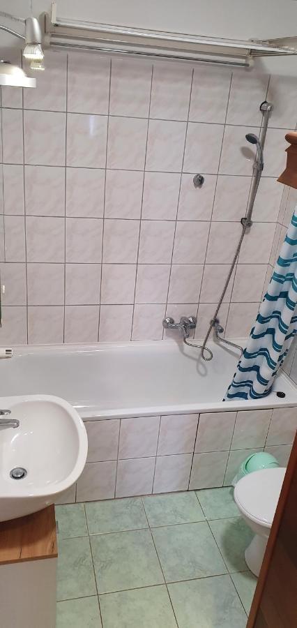 Venusz Apartman Cserkeszőlő Bagian luar foto