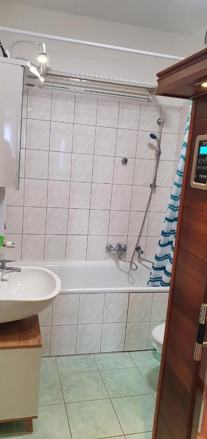 Venusz Apartman Cserkeszőlő Bagian luar foto